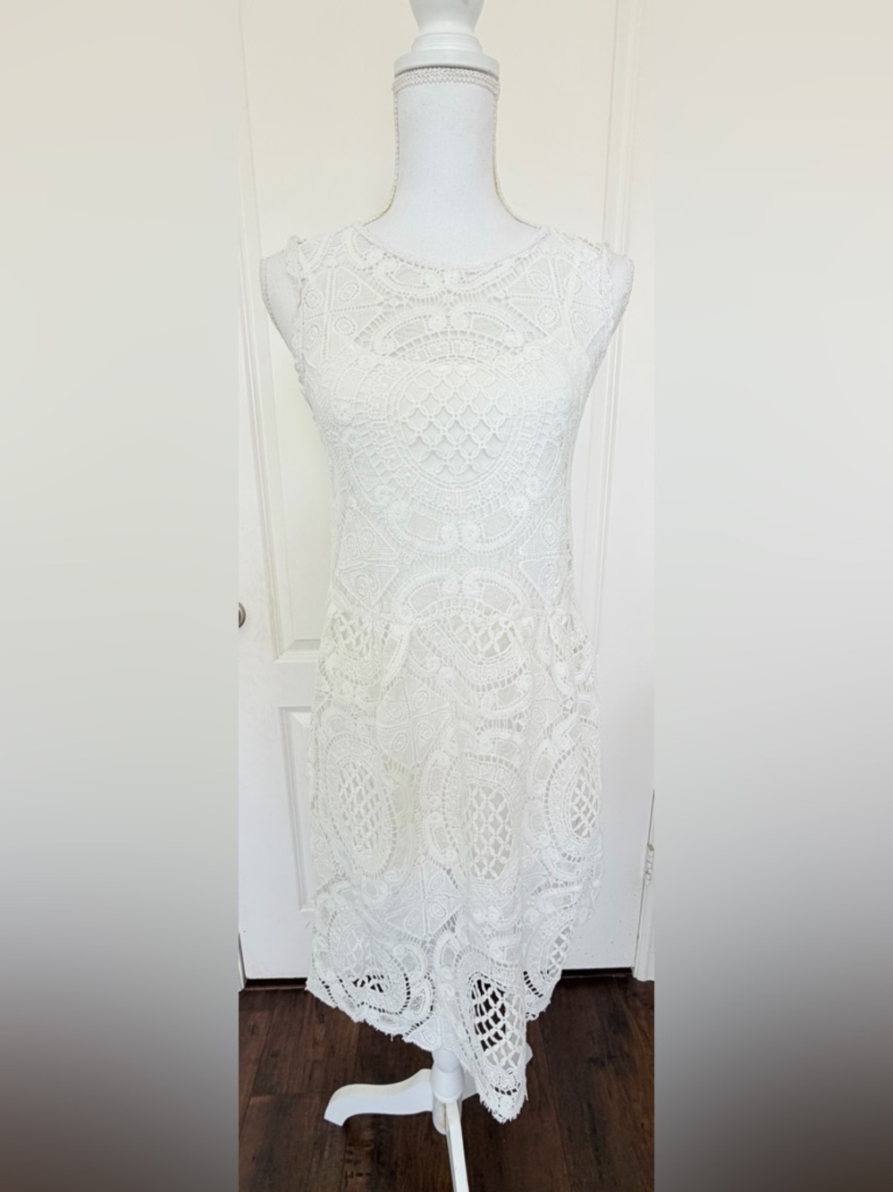 Kimchi Blue Urban Outfitters White
Crochet Lace Lined Dress - Size M